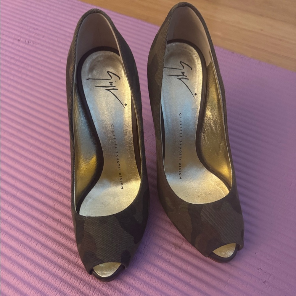 Giuseppe pumps - camouflage - excellent condition